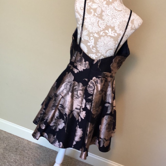 XSCAPE womens dress. Navy and metallic floral print. Lined with tulle skirt. - Picture 4 of 7